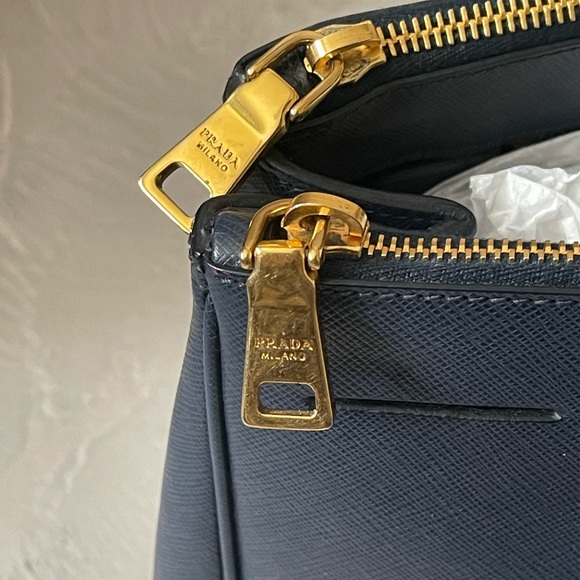 Pre loved Prada Navy Blue Saffiano Bag In Medium - Picture 5 of 8
